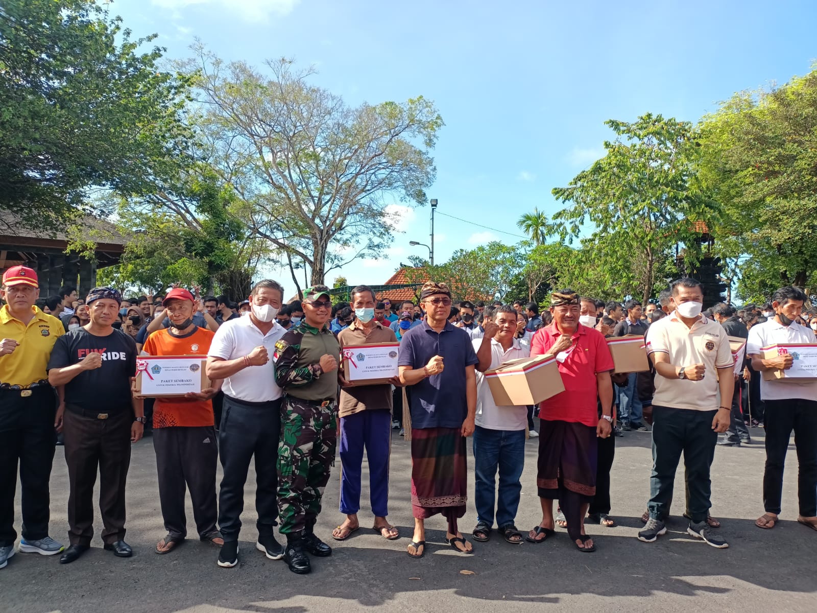 Sukseskan KTT G20  Pemkot Denpasar Bersama TNI/Polri Gelar Aksi Bersih-Bersih di Kawasan Pura Candi Narmada.