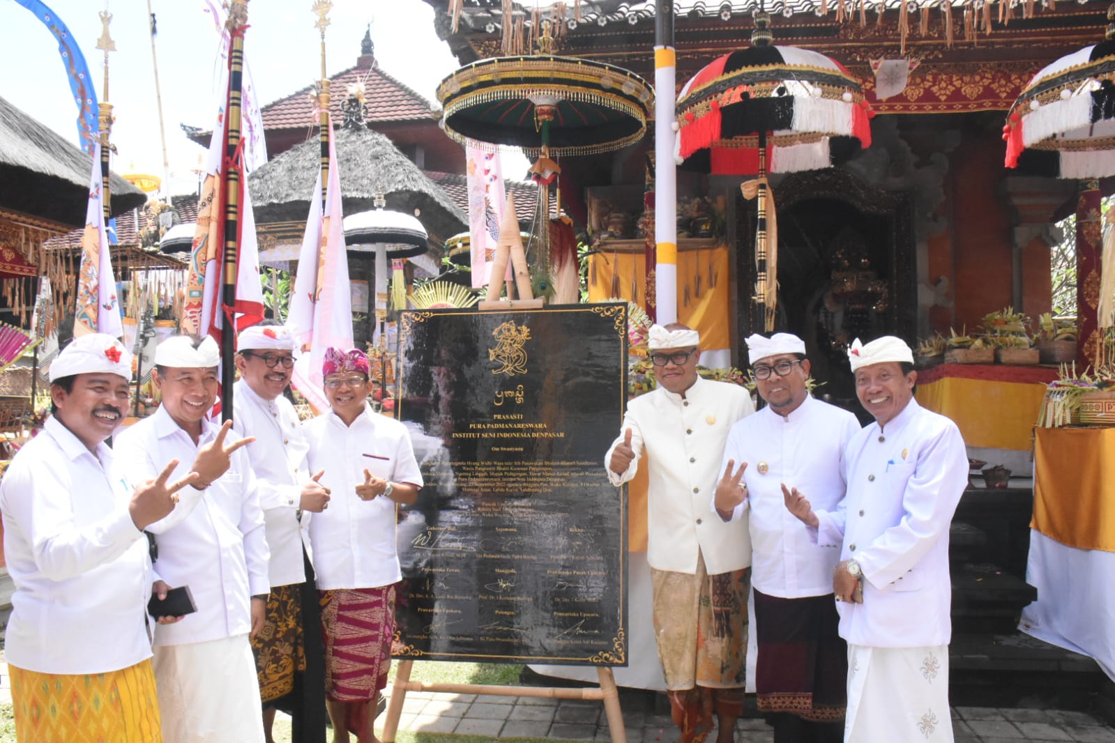 Wakil Wali Kota Denpasar Kadek  Agus Arya Wibawa  Hadiri Puncak Karya ISI Denpasar