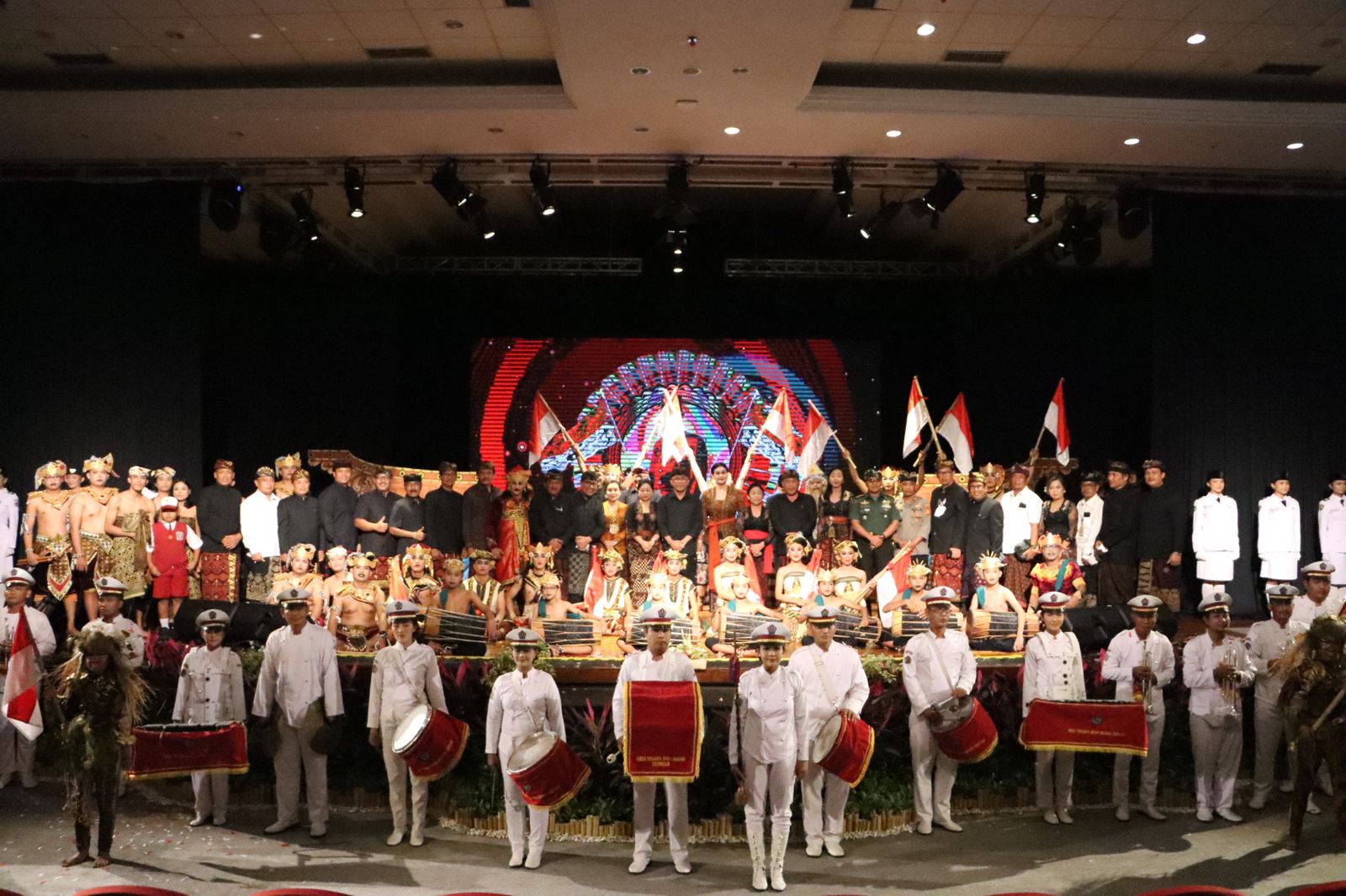 Garapan Wijaya Bang Sweta Puja Tutup Gelaran Bulan Bung Karno di Kota Denpasar     Walikota Jaya Negara: Momentum Evaluasi Diri, Lahirkan Jiwa Nasionalisme, Menyama Braya dan Gotong Royong