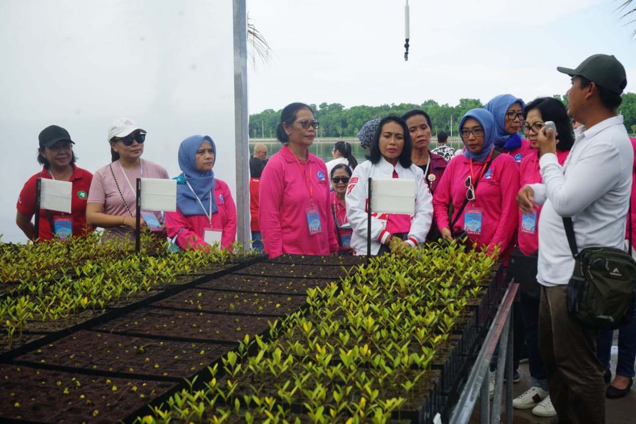 Ketua GOW Ayu Kristi Arya Wibawa Ikuti Touring EV dan Talkshow " Langit Biru nan Ayu"