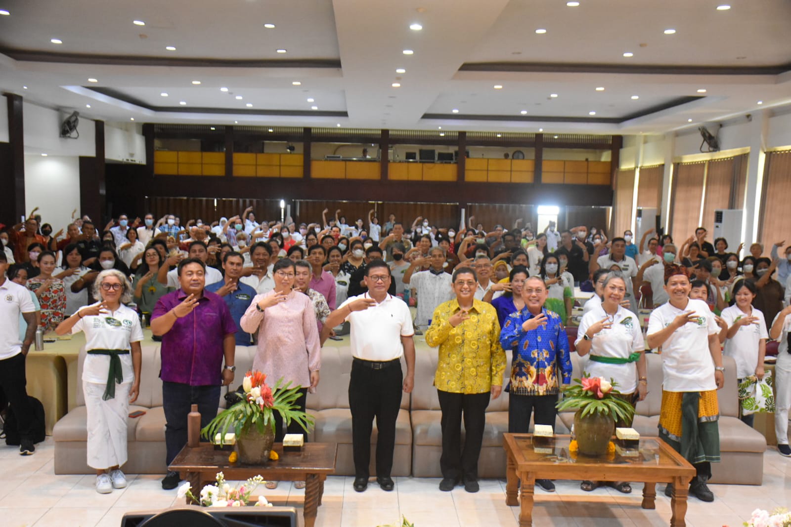 Sekda Alit Wiradana Buka Seminar Kelas Rahasia Besar Kesehatan dan Makanan.  Dukung Penyelamatan Lingkungan Lewat Gerakan Eco Enzime