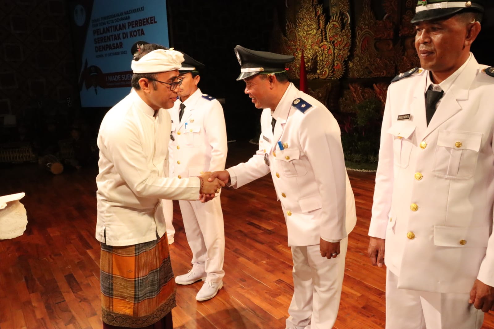 Wali Kota Jaya Negara Lantik Empat Perbekel Terpilih Tahun 2022-2028 Dimenangkan Semua Petahana