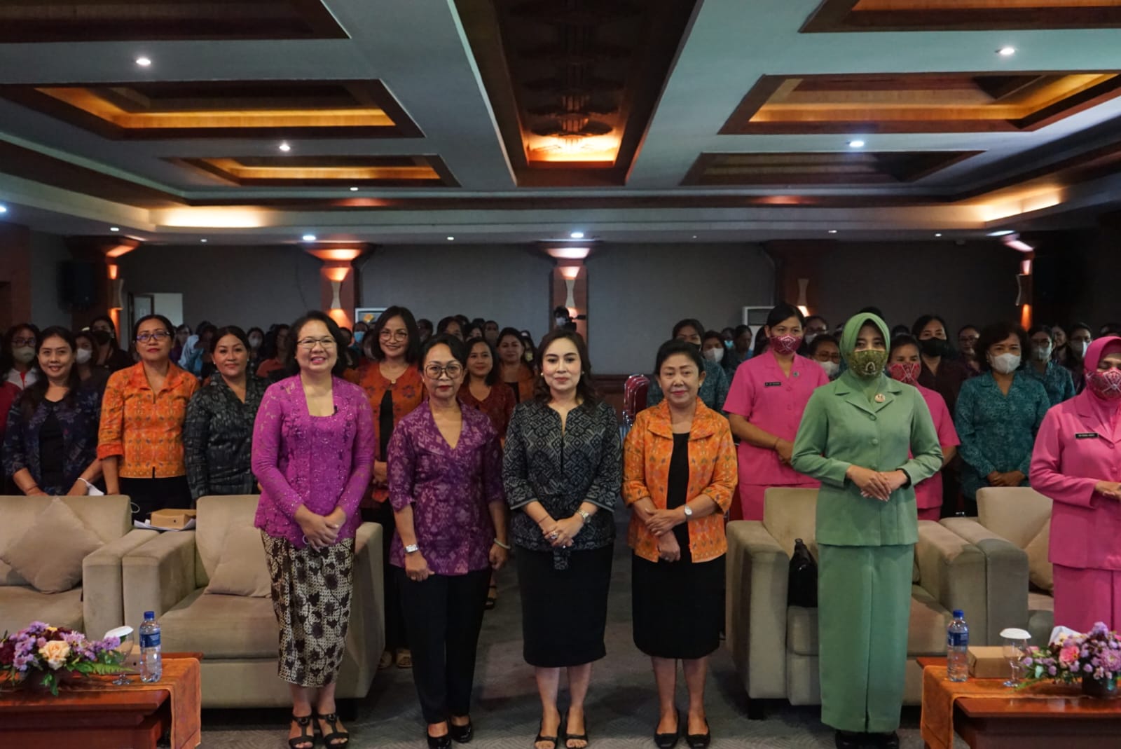 Ny. Ayu Kristi Arya Wibawa Buka Talk Show  "Perempuan Berdaya, Indonesia Maju" 