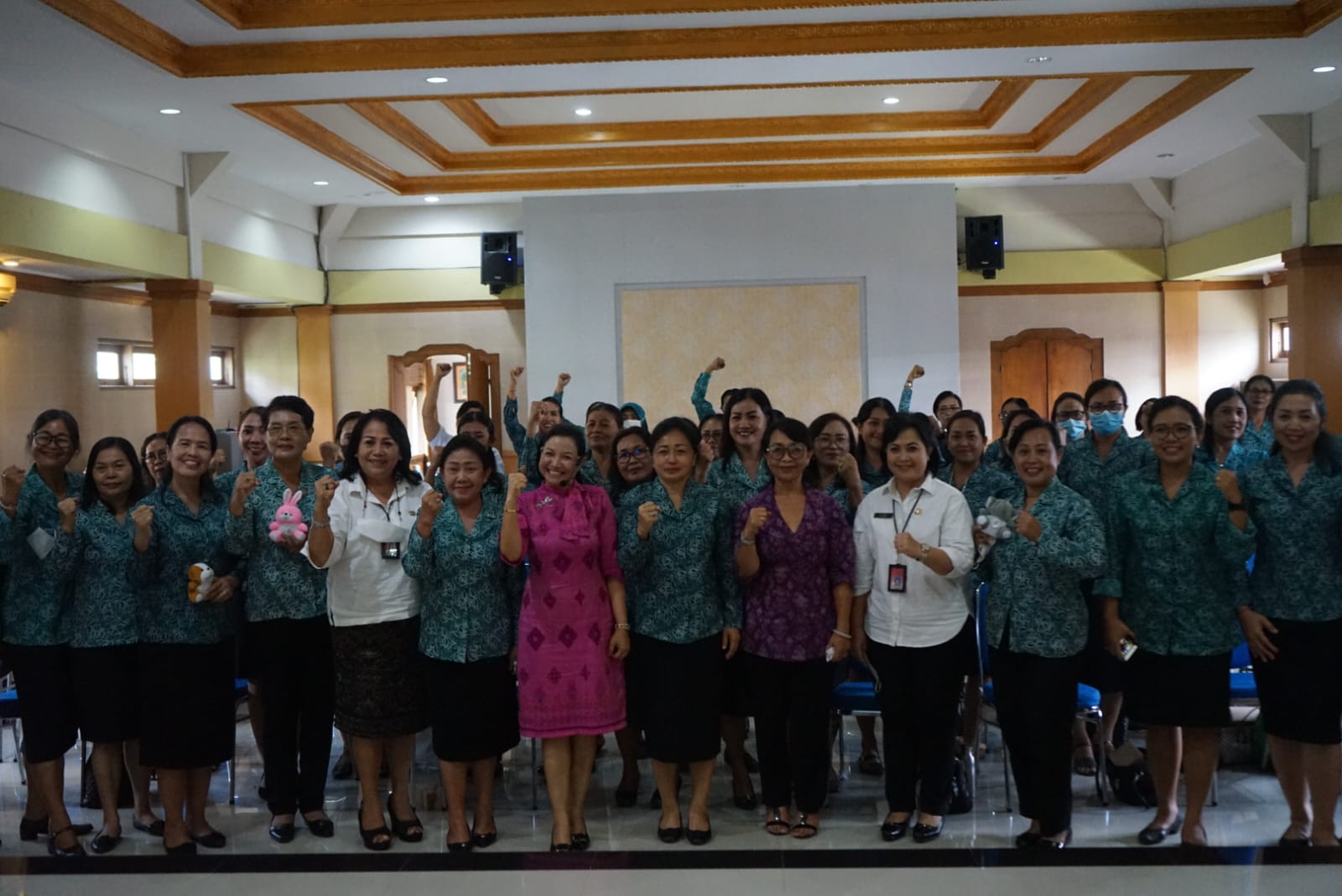 Dari Sosialisasi Peningkatan Kapasitas   Ketua TP PKK Ny. Sagung Antari Jaya Negara Harapkan Pengurus PKK Memahami Peran dan Fungsinya.