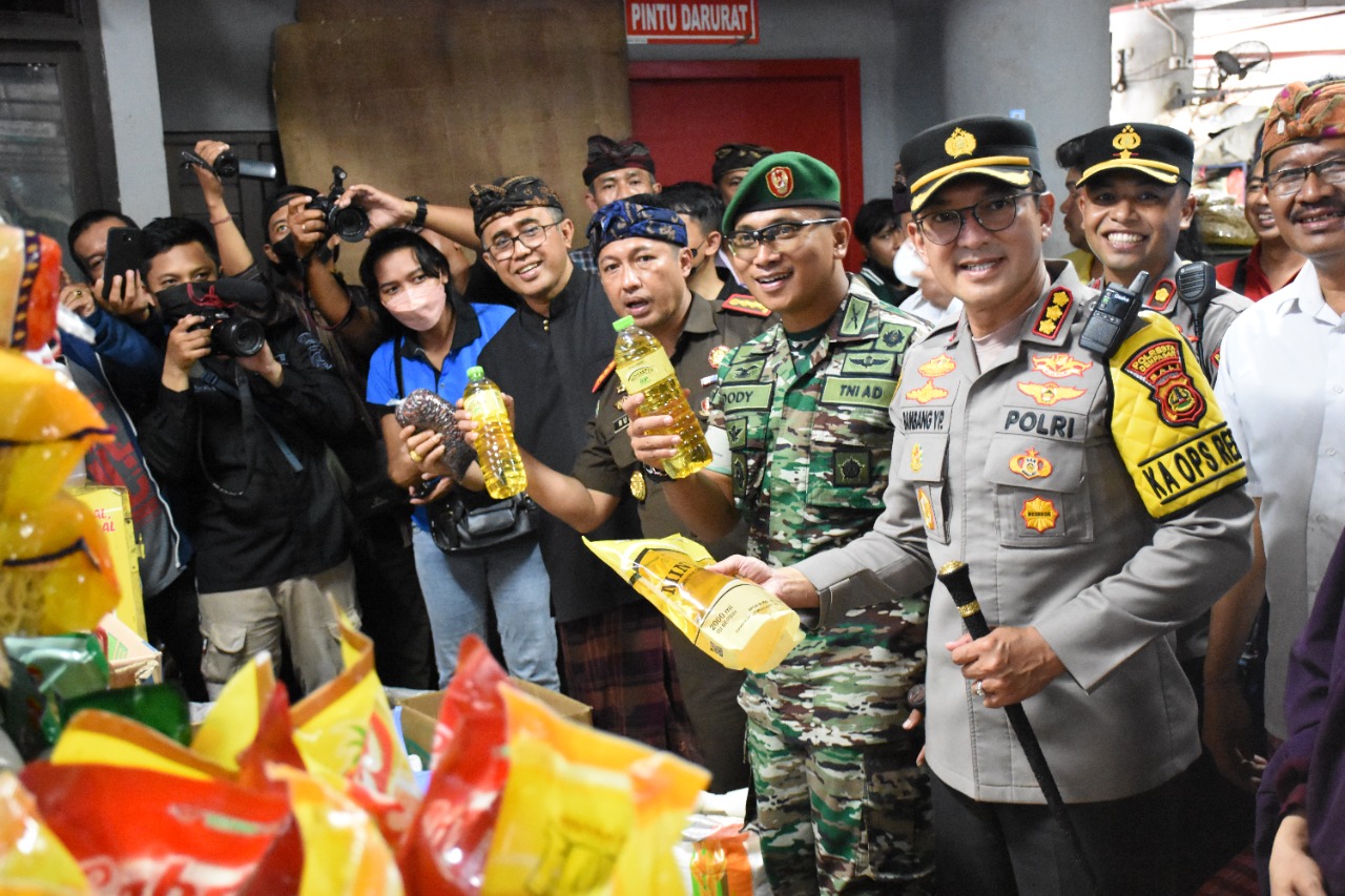 Pastikan Stock dan Harga Pangan Jelang Nataru, Walikota Jaya Negara Bersama  Forkopimda Gelar Inspeksi Ke Pasar Badung.