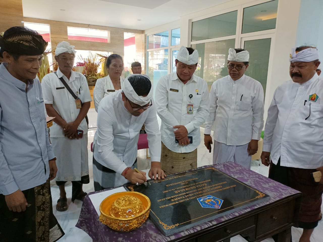 Wakil Walikota Arya Wibawa Resmikan Gedung Baru LPD Desa Adat Panjer ...