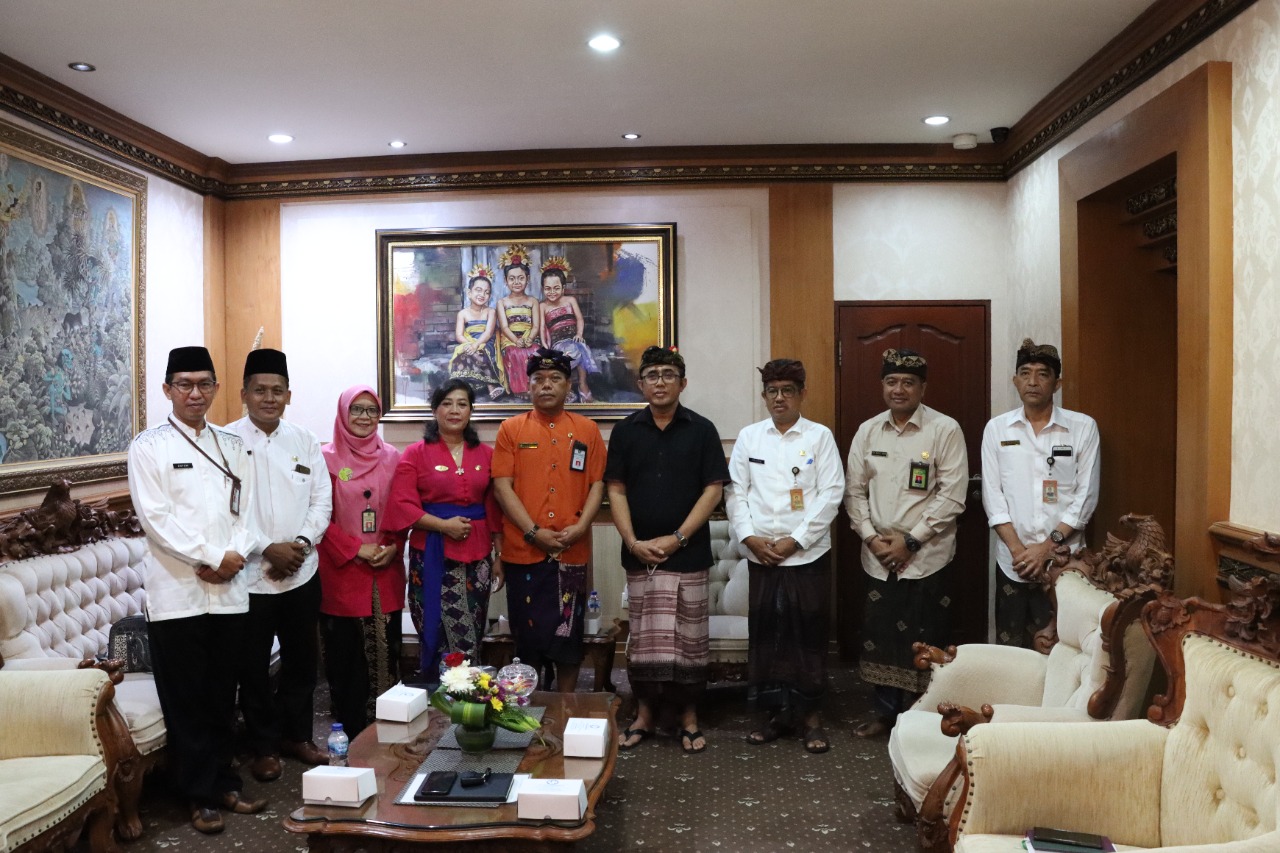 Jaya Negara Terima Kepala Kemenag Denpasar.  Ajak Bumikan Spirit Vasudhaiva Kutumbakam