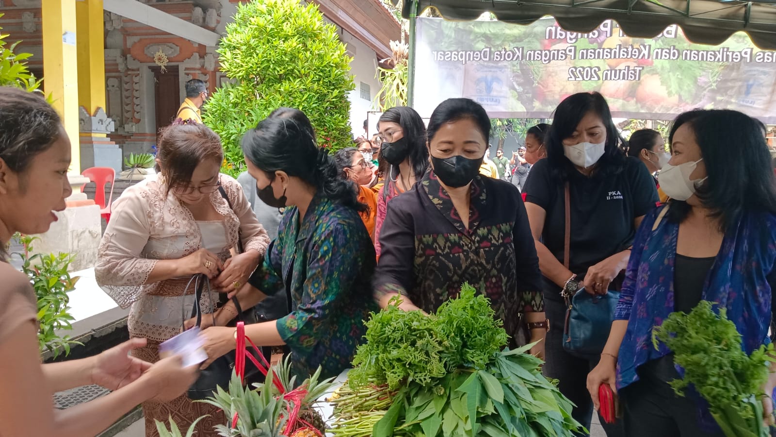 Cara Kota Denpasar Kendalikan Inflasi.  Selain Operasi Pasar Juga Gelar  Bazar Pangan.