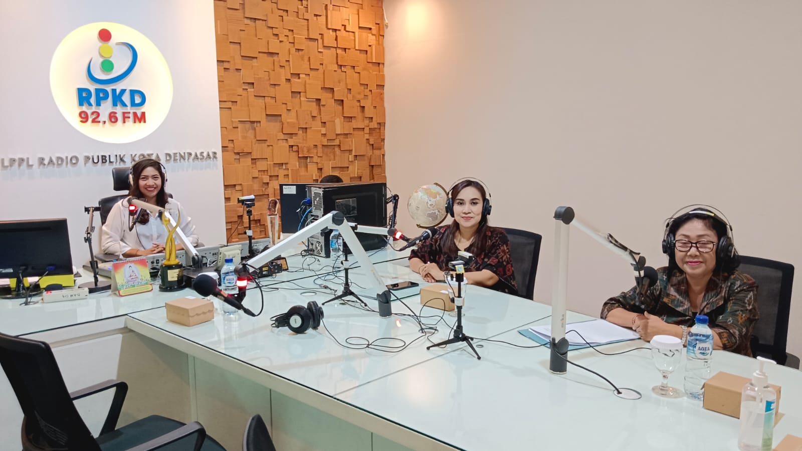 Talkshow Peringati Hari Ibu   Ny. Ayu Kristi Arya Wibawa Ajak Perempuan  Nikmati Perannya Sebagai  Ibu Dengan Ikhlas