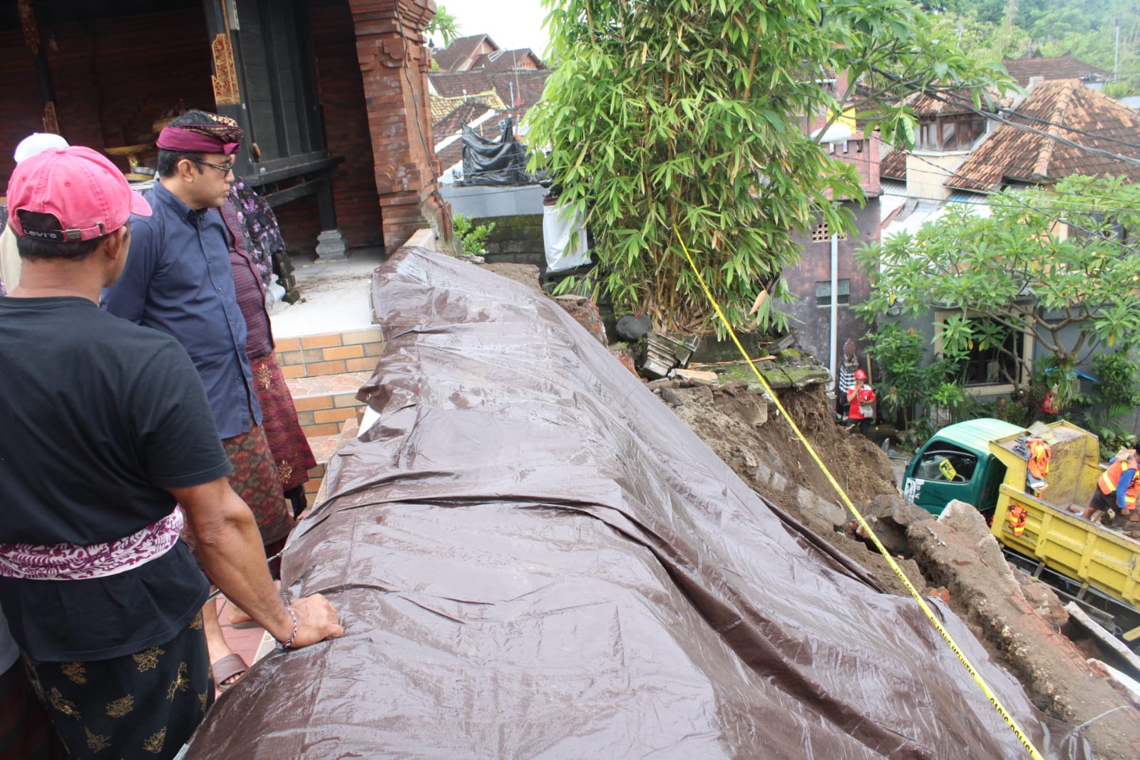 Walikota Jaya Negara Cek Langsung Tembok Pura Jebol di Peguyangan Kangin