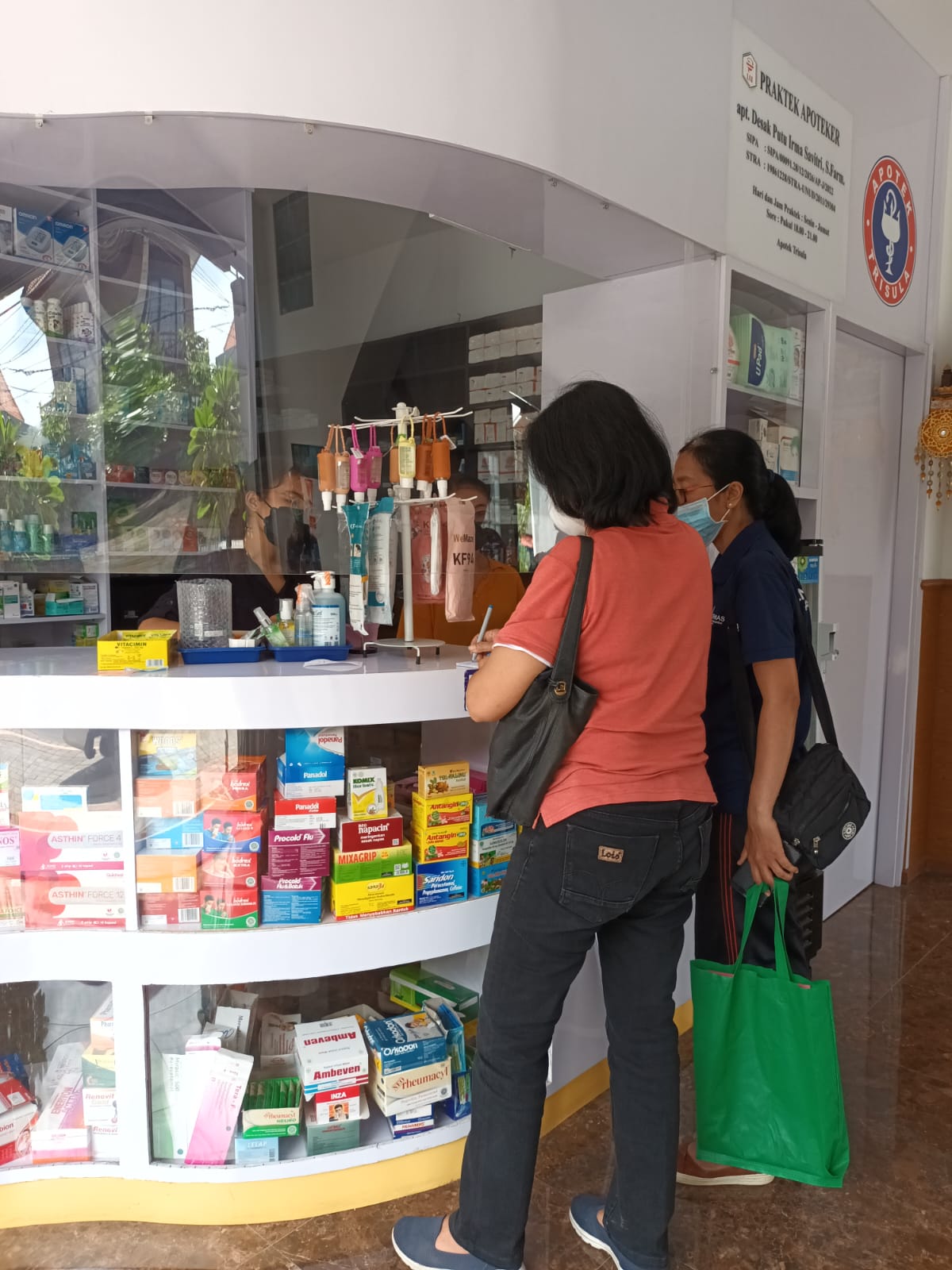 Tindaklanjuti Surat Menkes Antisipasi Kasus Ginjal Akut  Dinkes Denpasar Gelar Pengawasan Obat Sirup di Apotek dan Toko Obat.