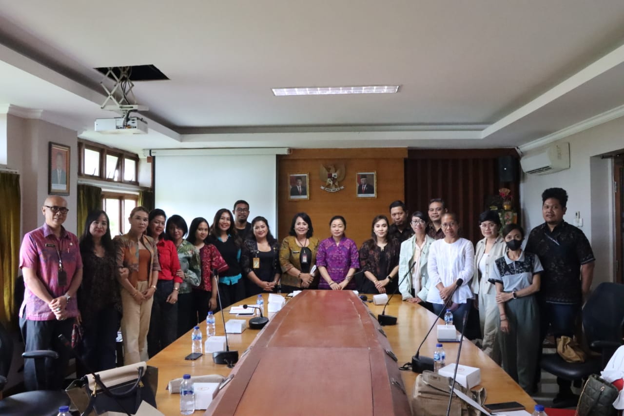Gali Potensi Para Desainer, Disperindag Bersama Dekranasda Denpasar Gelar Pelatihan Desain Fashion