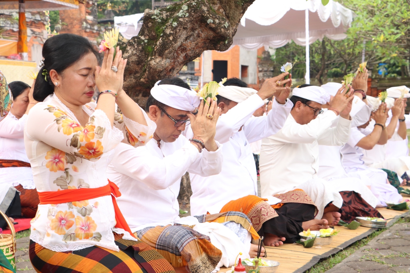 Walikota Jaya Negara Ngaturang Bhakti Siwaratri di Pura Agung Jagatnatha Denpasar
