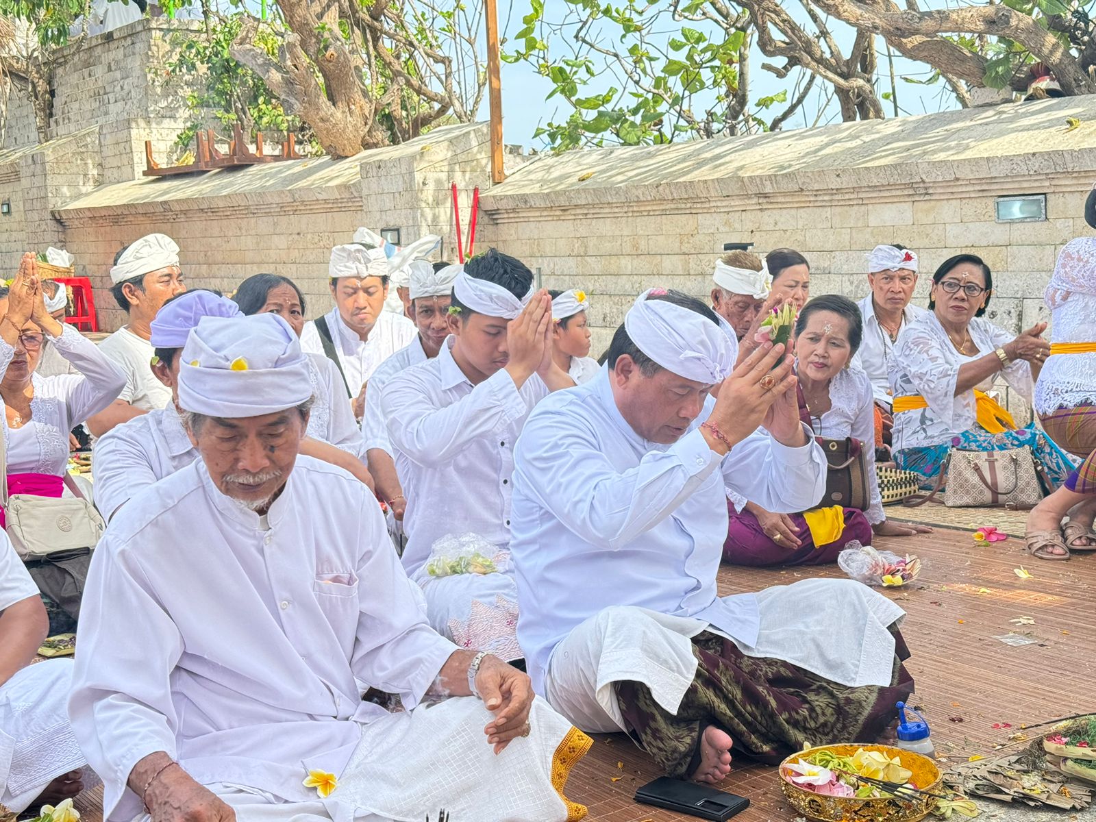 Pemerintah Kota Denpasar ‘Ngaturang Bhakti Pujawali’ di Pura Luhur Uluwatu