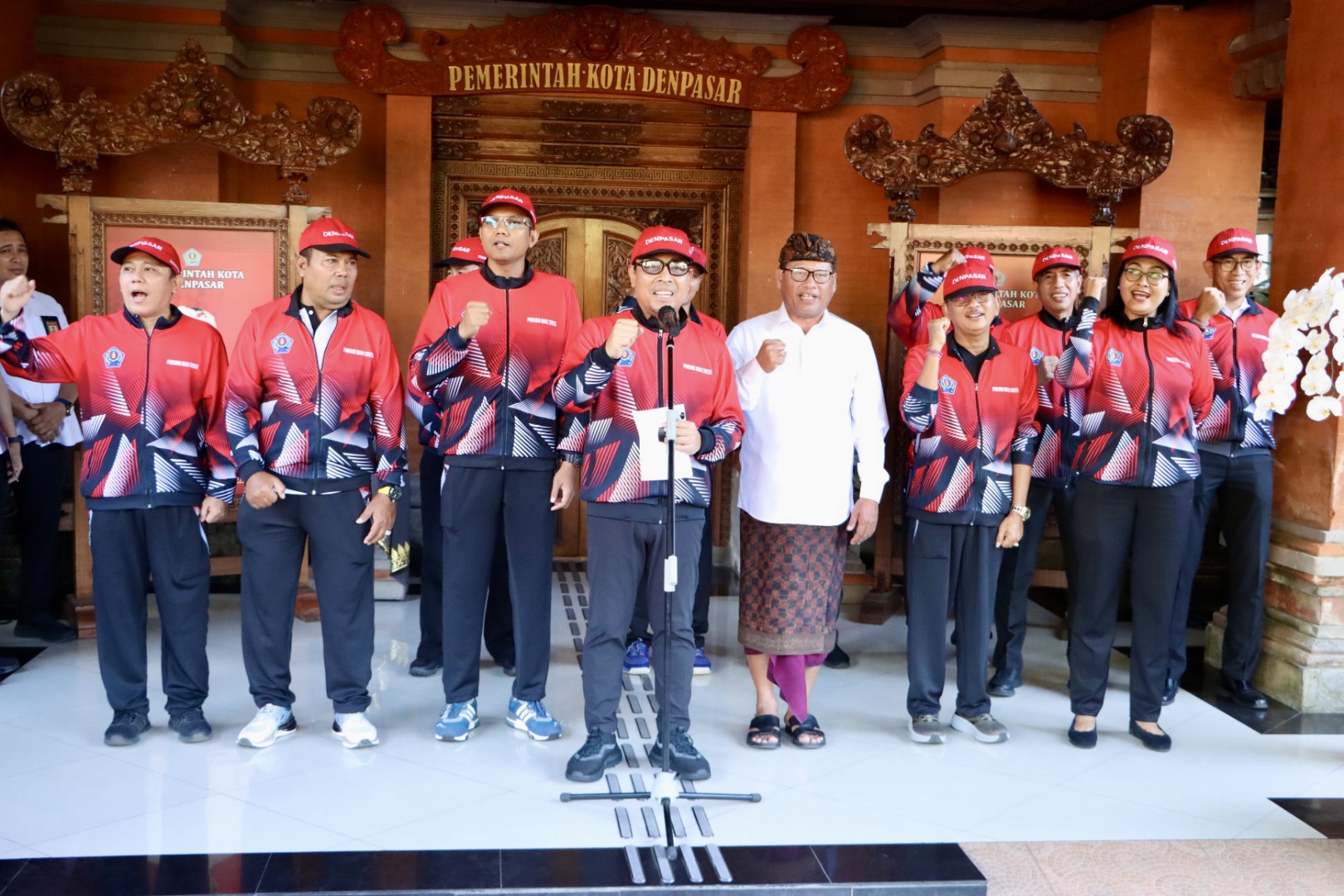 Wawali Arya Wibawa Lepas Kontingen Denpasar Ke Porjar Bali