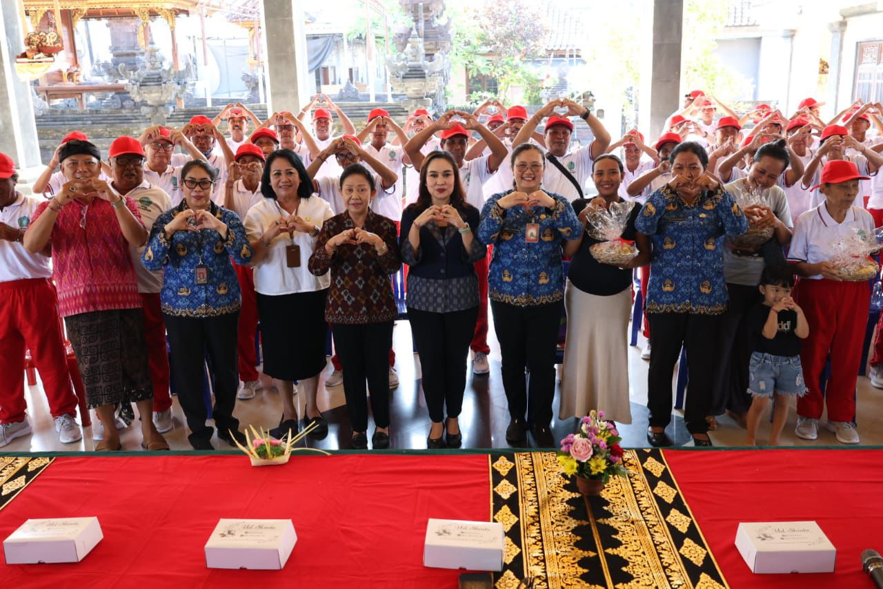 Ny. Ayu Kristi Arya Wibawa Buka Posyandu Paripurna di Banjar Peken, Kelurahan Serangan,  Fokus Cegah Stunting Sasar Balita dan Ibu Hamil. 