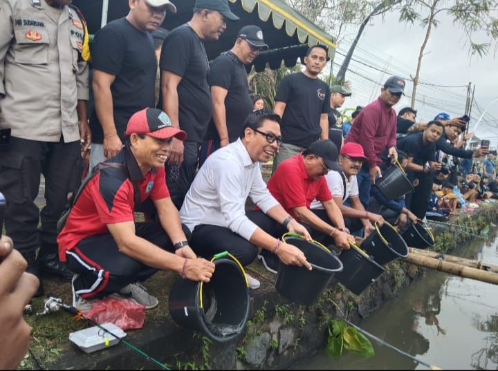 Wawali Arya Wibawa Buka Lomba Mancing Air Deras Banjar Tangguntiti Kesiman