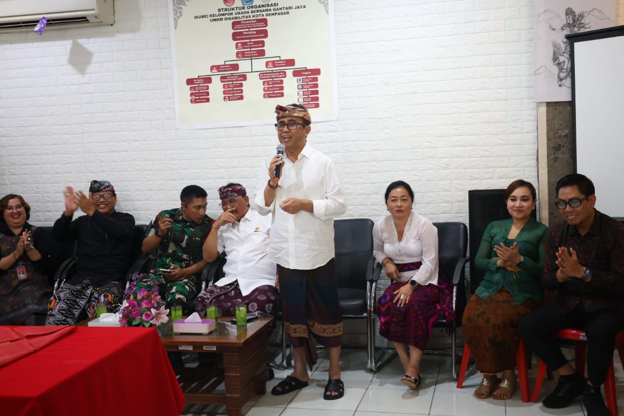 Wali Kota Jaya Negara Menyapa dan Berbagi Dengan Penyandang Disabilitas,   Tegaskan Komitmen Bangun Denpasar Sebagai Kota Ramah Inklusi. 