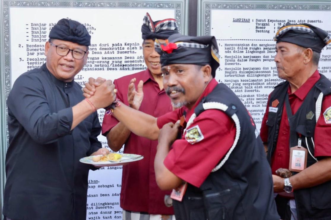 Paiketan Pecalang Desa Adat Sumerta Masuki Usia 25 Tahun Sekda Alit Wiradana Harapkan  Tetap Jadi Garda Terdepan Pelestarian Budaya Bali