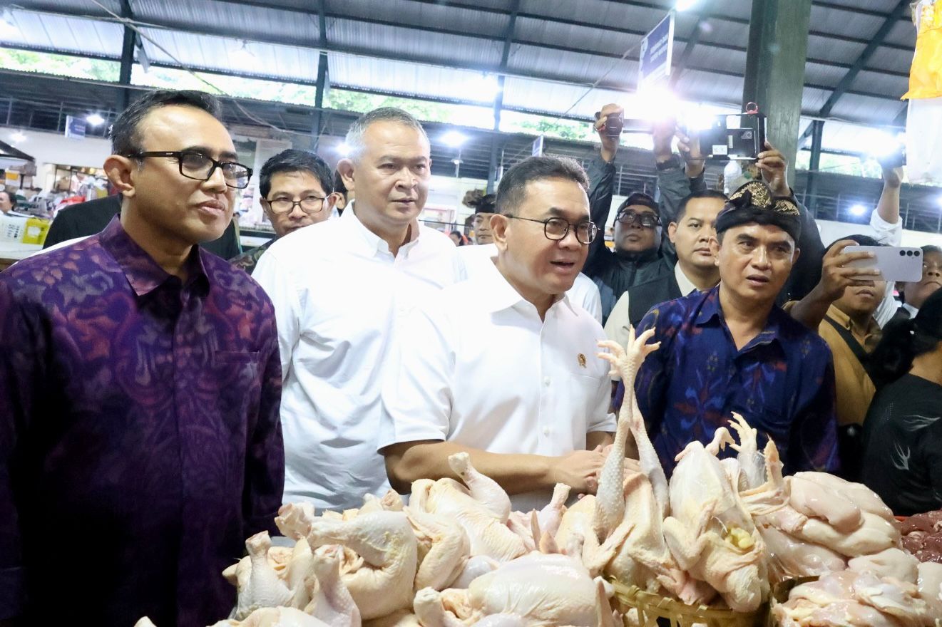 Walikota Jaya Negara Dampingi Kunjungan Mendag, Budi Santoso di Pasar Nyanggelan Denpasar