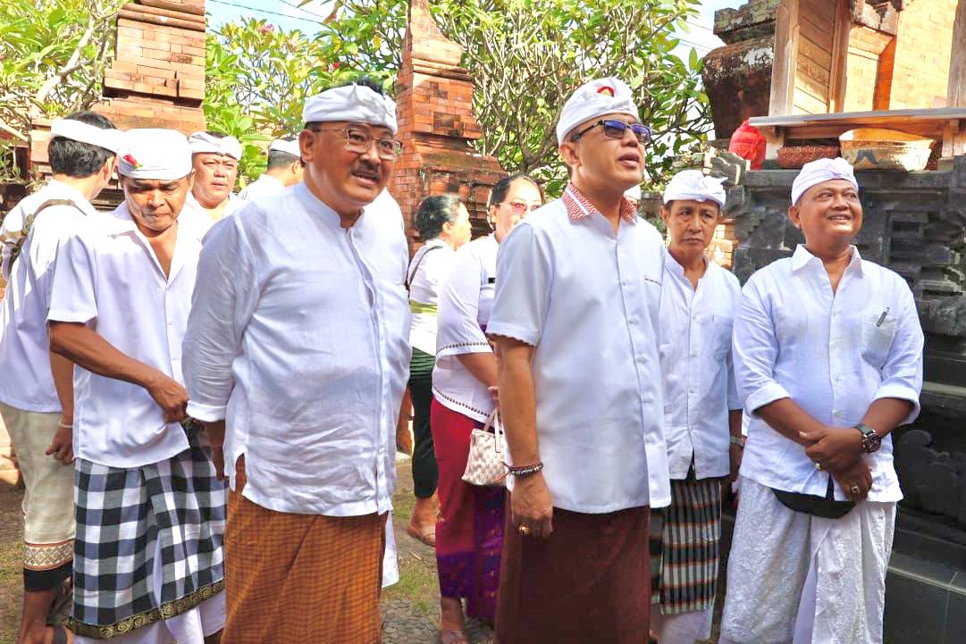 Walikota Jaya Negara Hadiri Pedudusan Alit Pemelaspasan Pura Ibu Dalem Pinatih