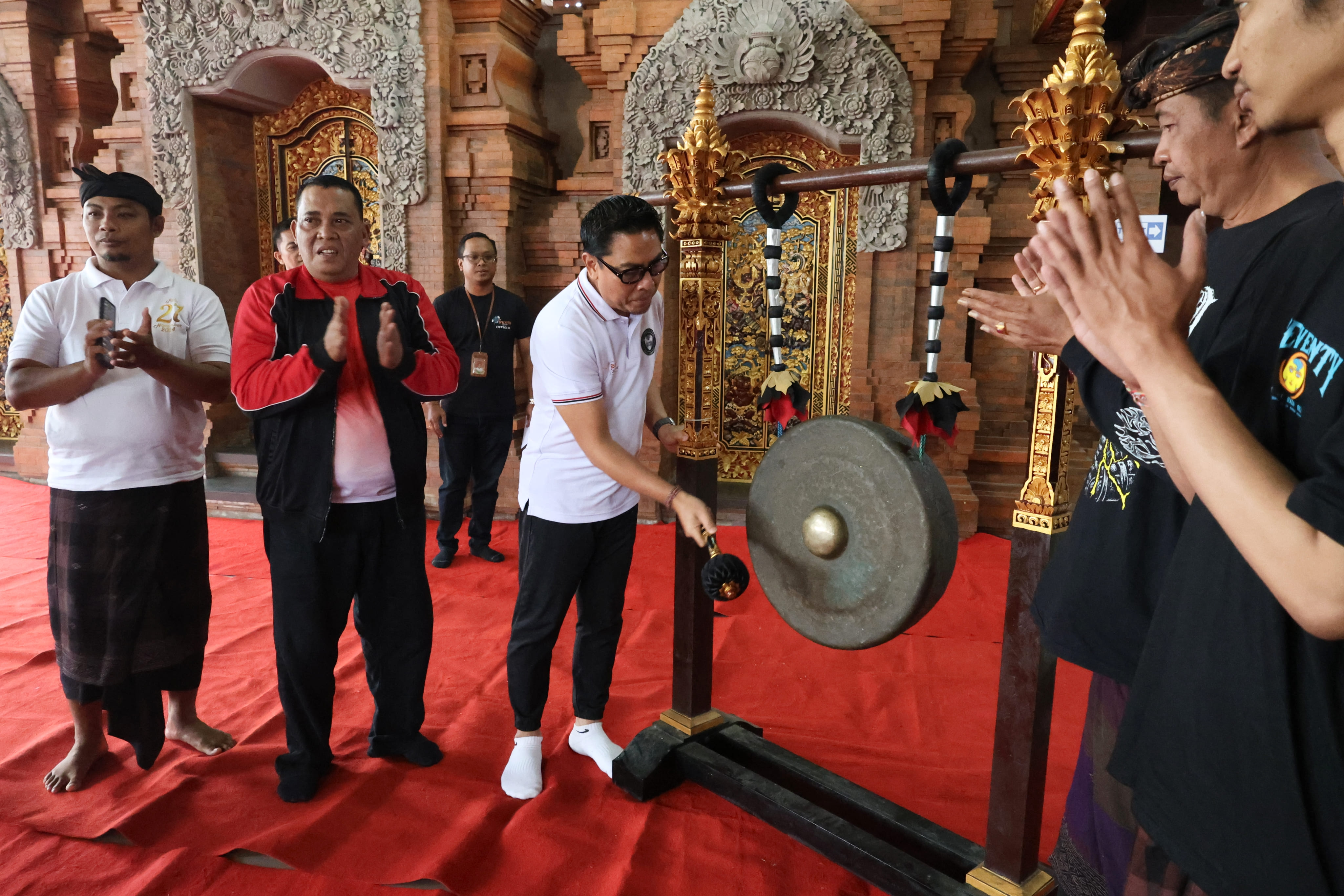 Wawali Arya Wibawa Buka Turnamen Ceki Banjar Kepisah Pedungan
