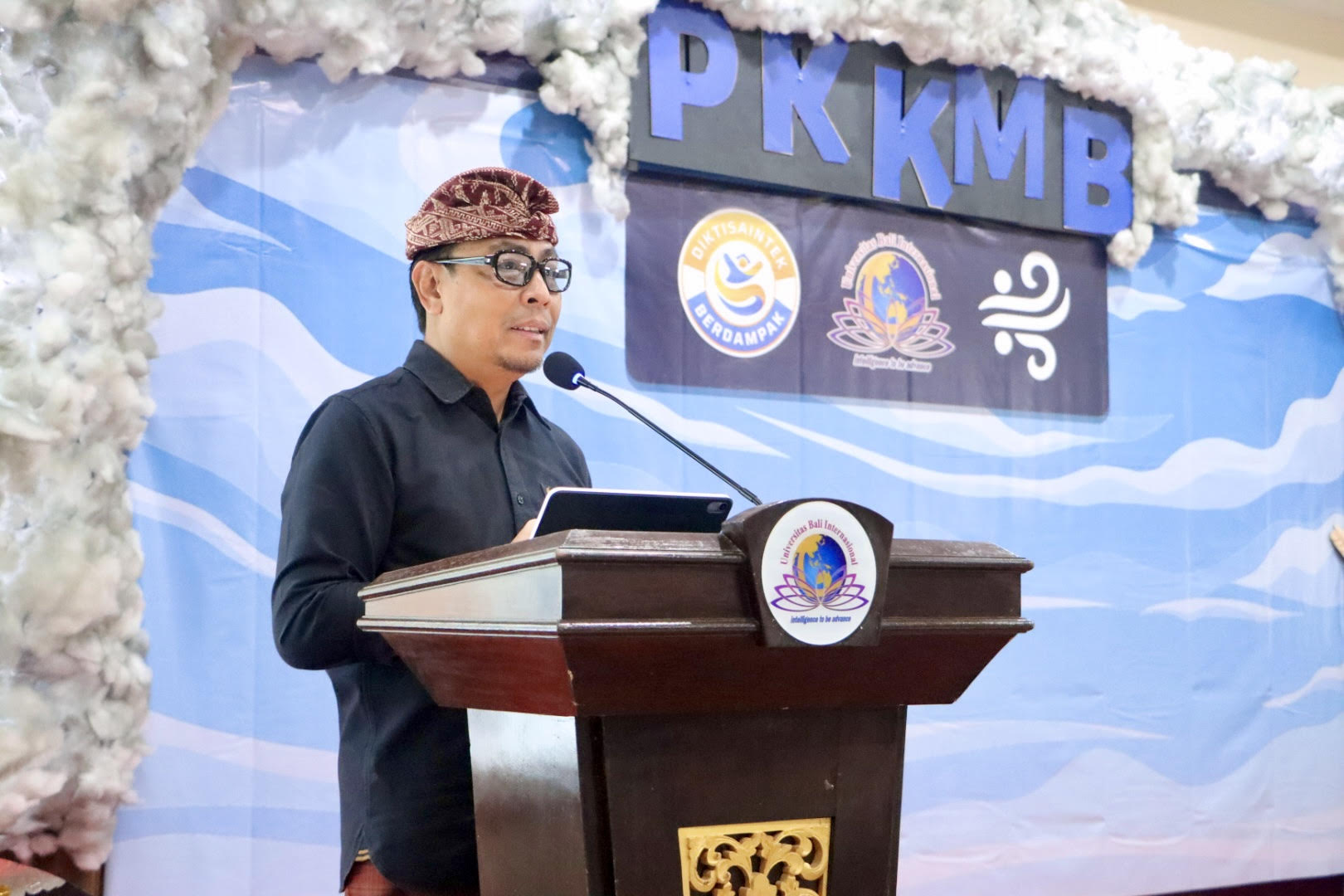 Jadi Keynote Speak Pada PKKBM di Universitas Bali Internasional, Wawali Arya Wibawa Paparkan Pengelolaan Sampah Berbasis Sumber di Denpasar