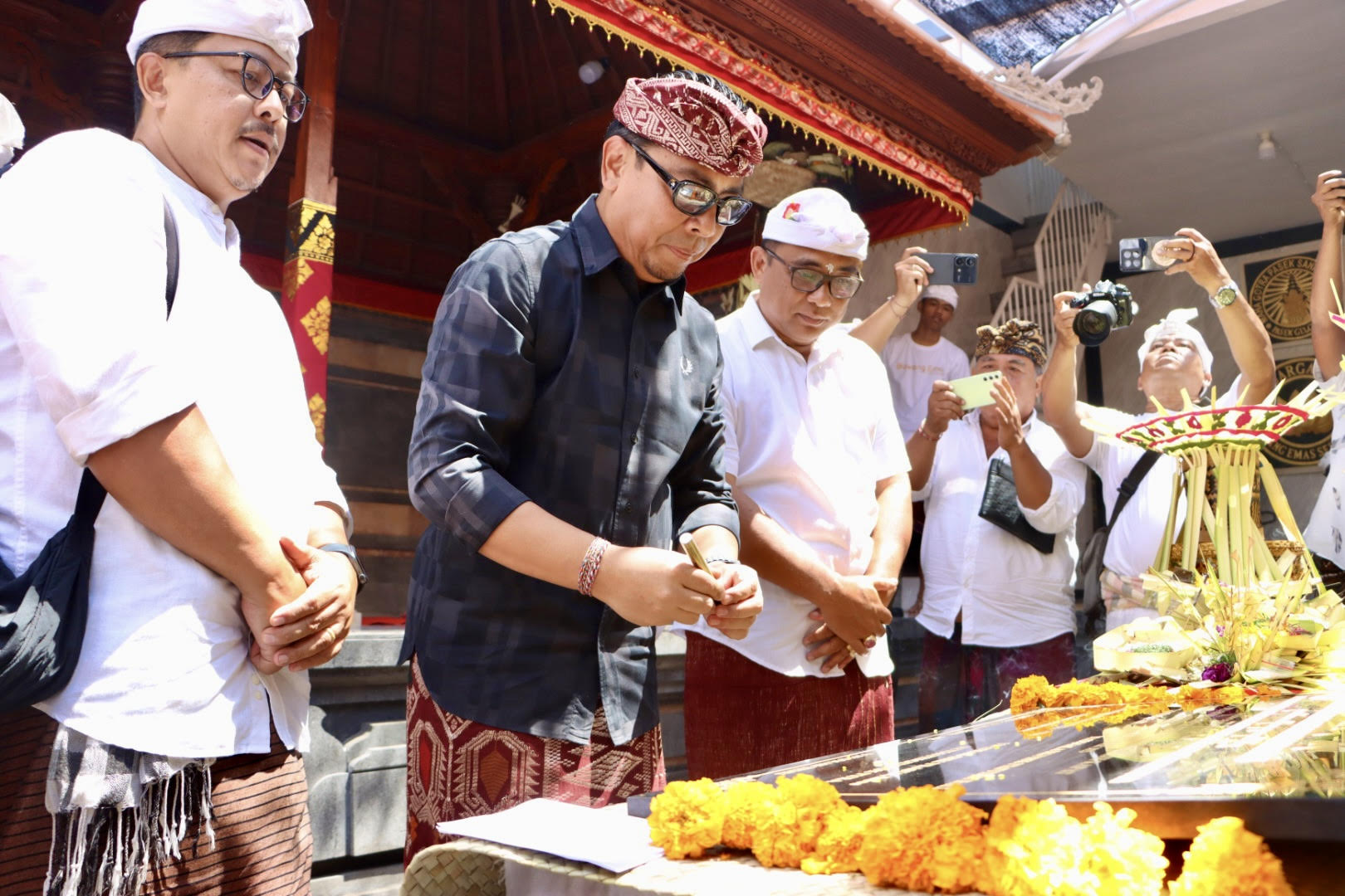 Wawali Arya Wibawa Hadiri Pemelaspasan dan Pujawali Pura Pemerajan Pasek Gel-Gel Serangan