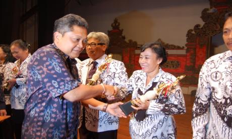 Peringatan Hari Guru Nasional dan HUT ke-68 PGRI