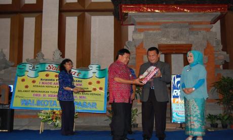 Sekda Kota Denpasar Hadiri Acara Serah Terima Jabatan Kepengurusan  RRI