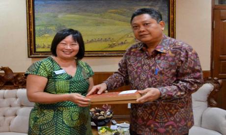 Walikota Darwin Kagumi Endek Kota Denpasar