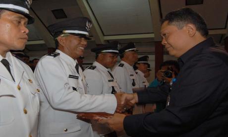 Walikota Rai Mantra Lantik Serentak 23 Kades Baru
