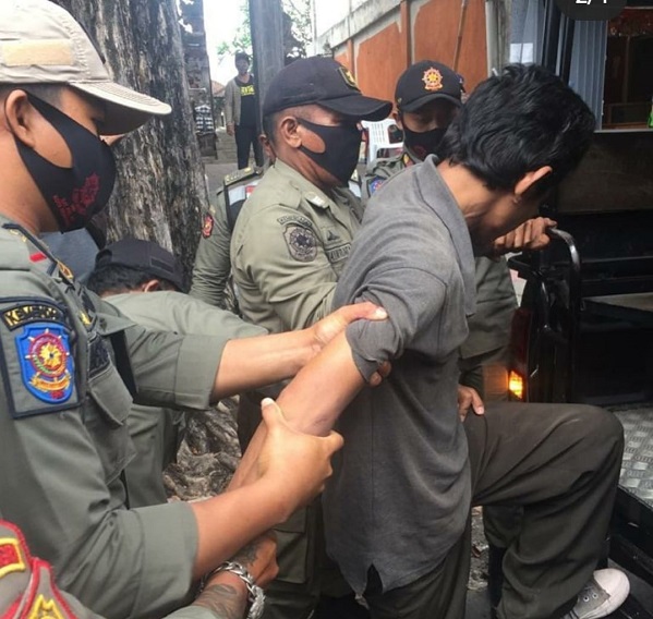 Satpol PP Kota Denpasar Tertibkan ODGJ Yang Membawa Senjata Tajam