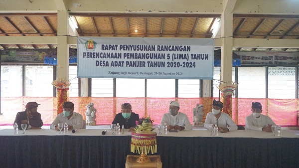 Rai Mantra Buka Rapat Penyusunan Perencanaan 5 Tahunan Pembangunan Desa Adat Panjer.