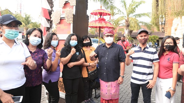 Ny. IA. Selly Mantra Hadiri Gebyar Pasar Minggu, Upaya Membantu Masyarakat Di Masa Pandemi Covid-19