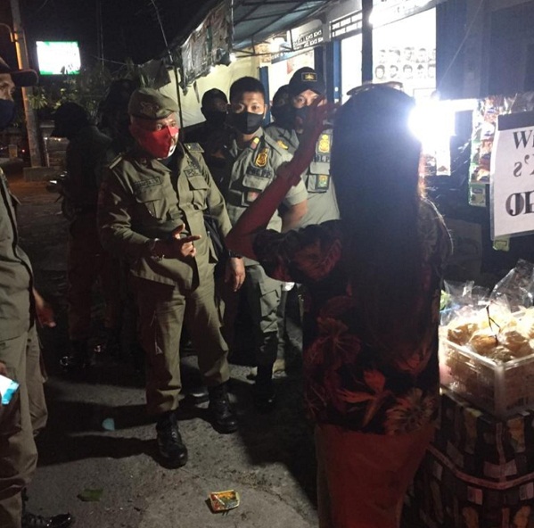 Satpol PP Kota Denpasar Gelar Sosialisasi Protokol Kesehatan dan Penertiban PKL