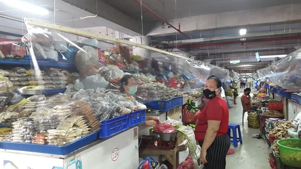 Beri Kenyamanan Pedagang dan Pembeli, Disperindag Denpasar Himbau Seluruh Pasar Rakyat Pasang Tirai Plastik