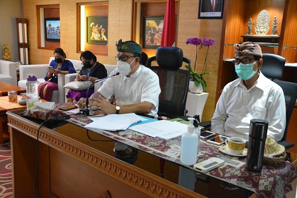Webinar Government Roundtable Series UKM Bali Pasca Covid-19, Rai Iswara Paparkan UMKM Tetap Keratif dan Efektif di Era Adaptasi Kebiasaan Baru