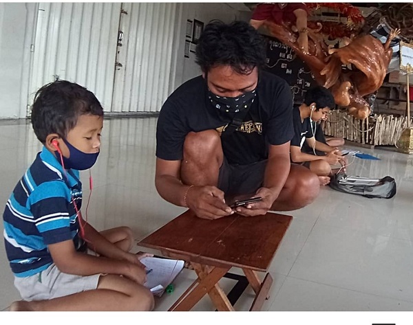 Bantu Fasilitas Belajar PJJ atau Daring Banjar Petangan Gede Desa Ubung Kaja Sediakan WiFi Gratis di Banjar