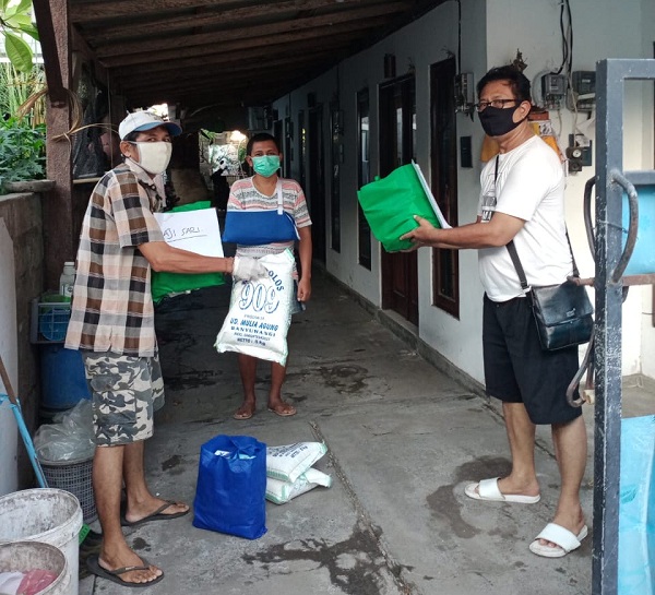 Kelurahan Sumerta Berikan Sembako Kepada 18 Keluarga Yang Melaksanakan Karantina Mandiri