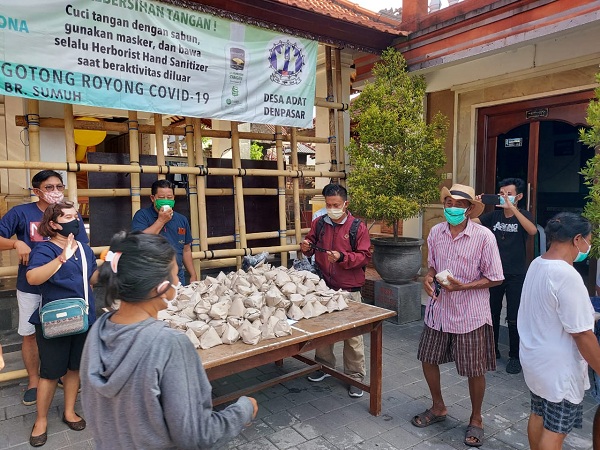 Dapur Umum SOS, Berkeliling Denpasar Dukung Pemenuhan Pangan di Masa Pandemi Covid 19, Hingga Kini Telah Salurkan 28.000 Nasi Bungkus