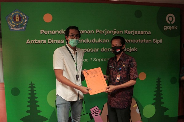 Resmi Mulai Hari Ini, Pengambilan Berkas Adminduk di Dukcapil Denpasar Bisa Lewat Go-Jek