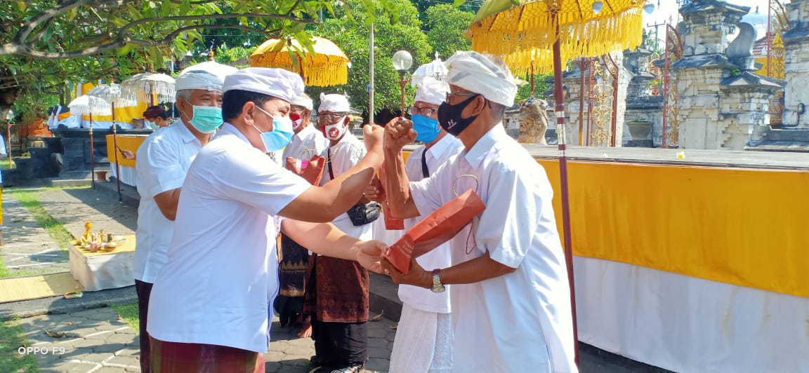 Memperingati Hari Puputan Margarana Pemerintah Kota Denpasar Menyerahan Bingkisan Kepada Veteran 