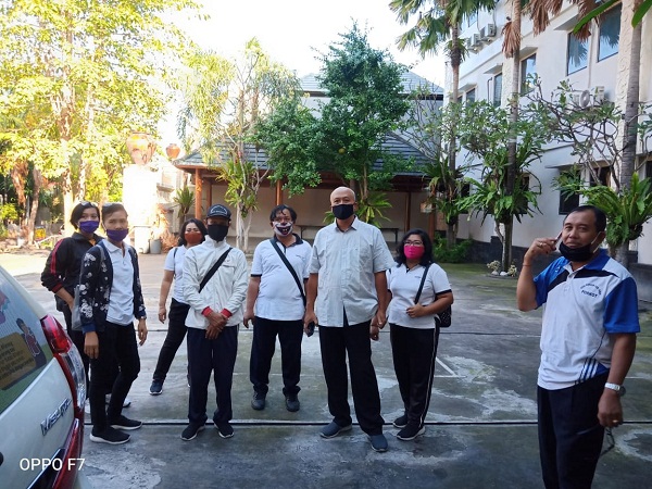 Antisipasi Kasus DBD, Perbekel Dangin Puri Kaja Tebar Abate, Sasar Pemukiman, Tempat Usaha, Hingga Kolam Renang Hotel