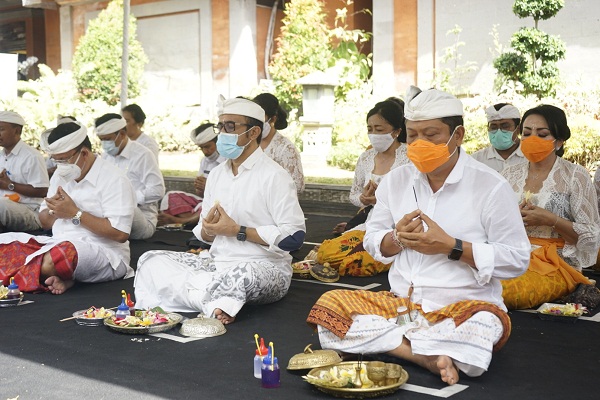 Piodalan Pura Praja Natha Kantor Walikota Denpasar