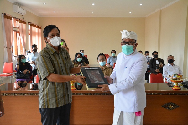 Sekda Rai Iswara Motivasi Insan Pendidikan Kota Denpasar. Tetap Semangat Dimasa Pandemi Covid 19.