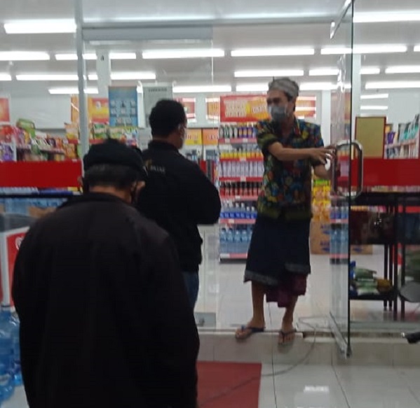 Satgas Kelurahan Tonja Sidak Jam Operasional Toko, Masa Pandemi Covid 19 Ditemukan 6 Toko Lewati Batas Jam