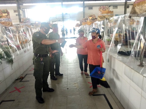 Persiapan New Normal, Kelurahan Sanur Edukasi Protokol Kesehatan di Pasar dan Restaurant