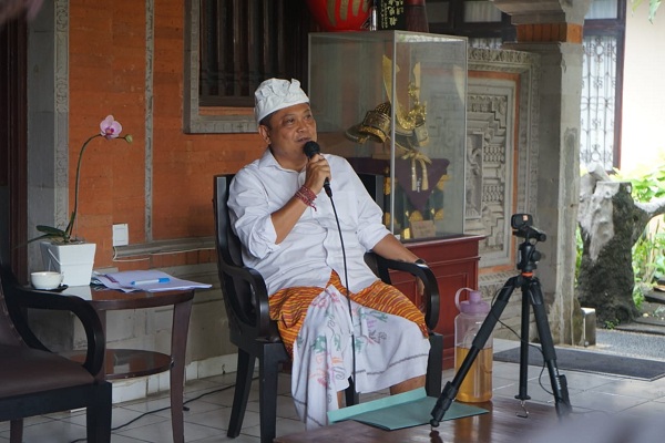 Jadi Pembicara Dalam Dharma Tula Pascasarjana UGM. Rai Mantra Ajak Kuatkan Srahda Bakthi, dan "Maguna Dusun"