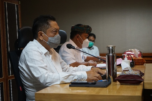 Pimpin Rapat Evaluasi Covid-19, Rai Mantra Ajak Fokus Penangan Sesuai Peta Sebaran.